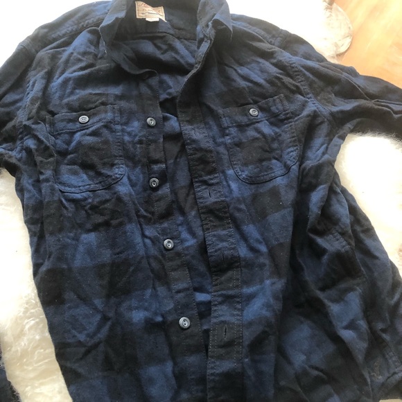 In EUC American Eagle heritage edition men’s flannel LS button down Size small!! - Picture 2 of 4